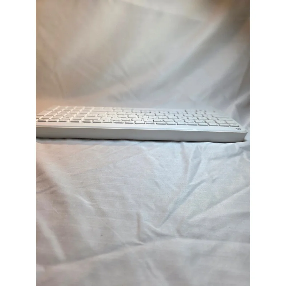 HP Wireless Keyboard White KG-1450 Slim Chiclet Keys 853237-001
